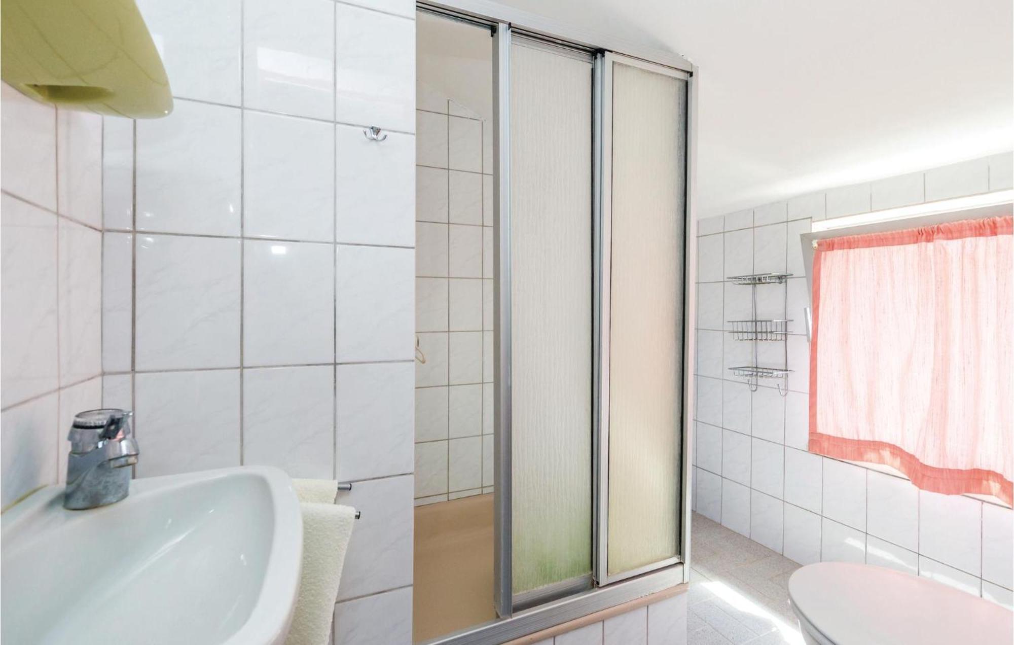 Lovely Apartment In Kampor With Kitchen Екстериор снимка